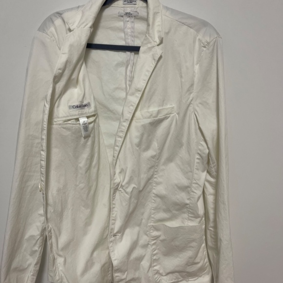 Modern suit - Picture 3 of 5